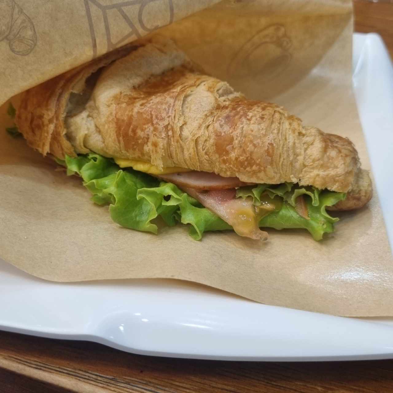 Croissant Relleno Jamón Y Queso