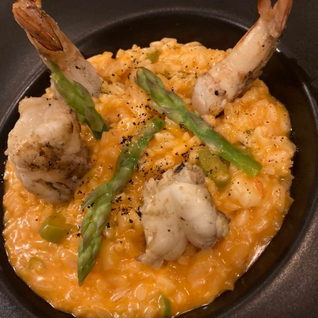 Risotto de langostinos, con puntas de espárragos. ¡Espectacular! $.