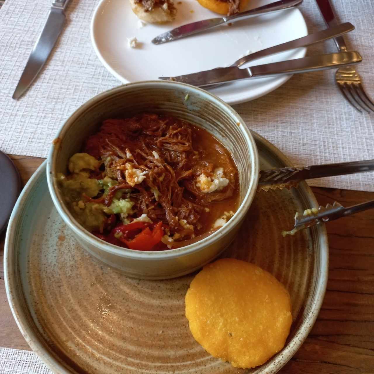 Ropa Vieja con tortillas de maiz