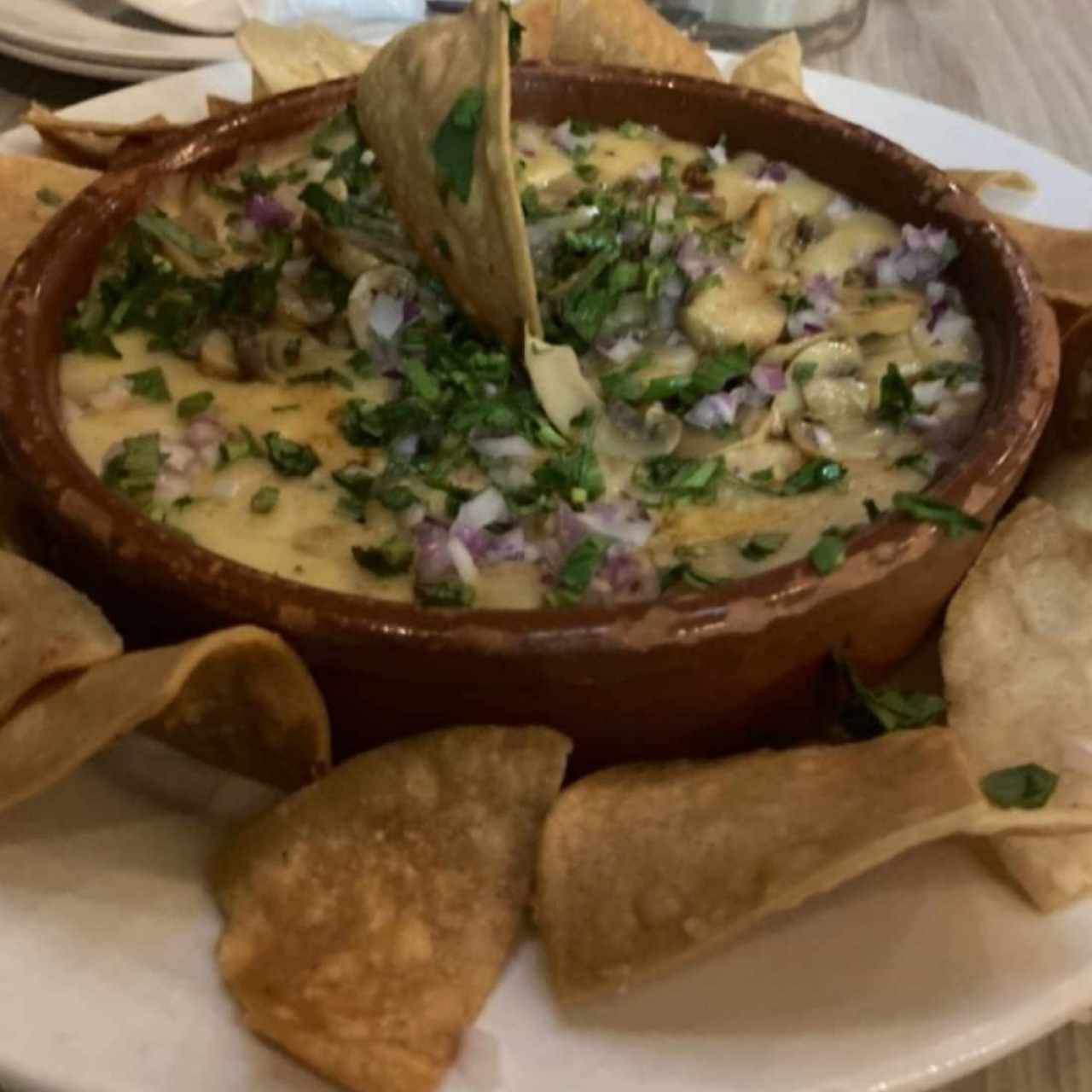 Queso fundido con champiñones 