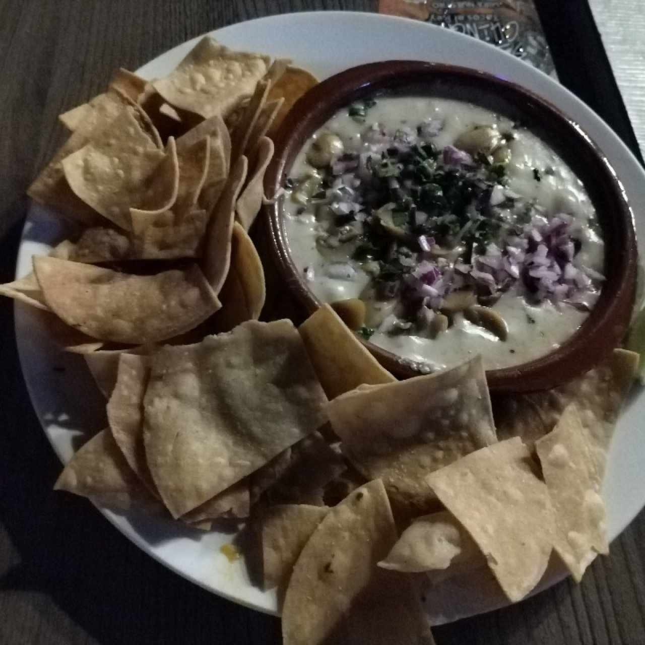 Queso fundido con champiñones