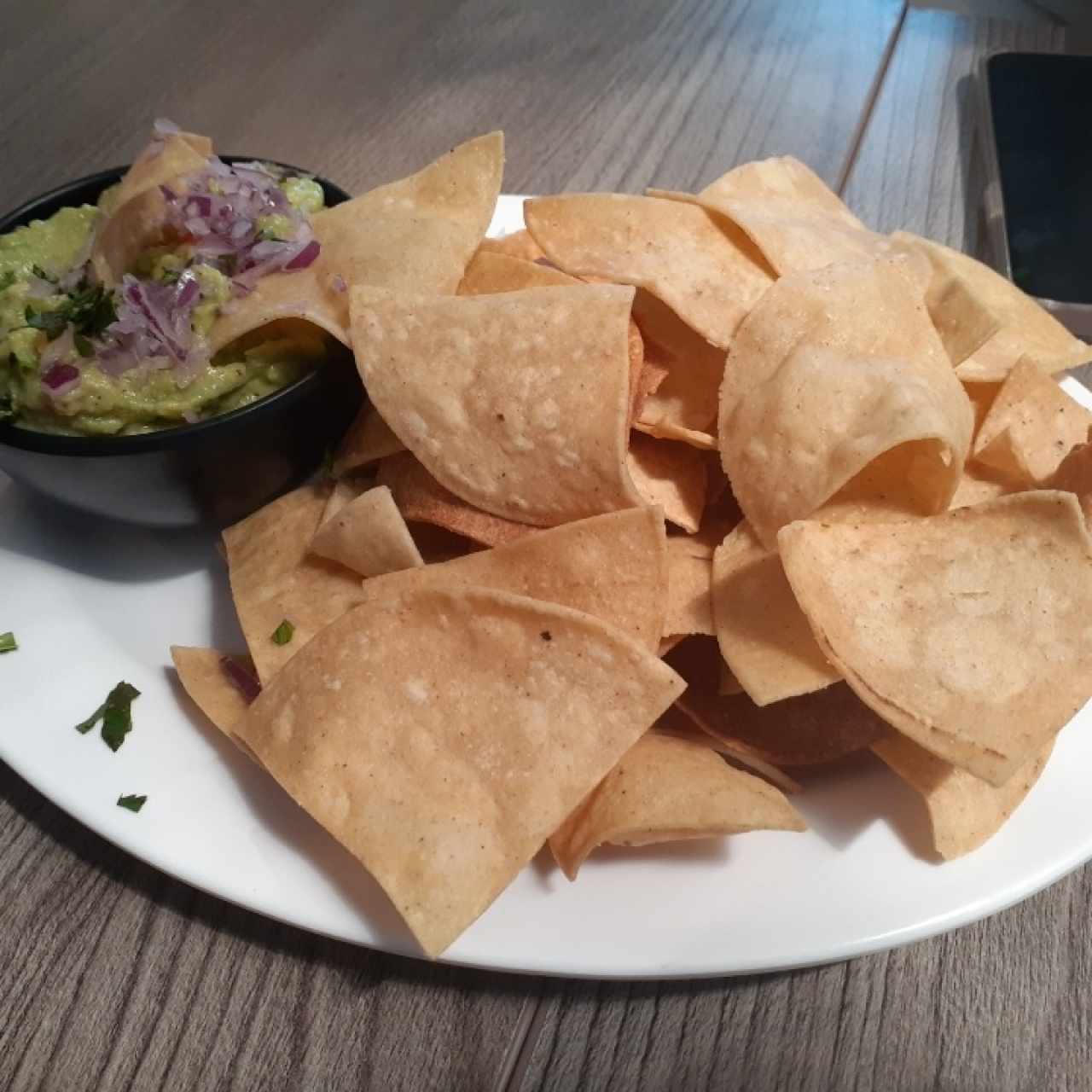 Guacamole con totopos