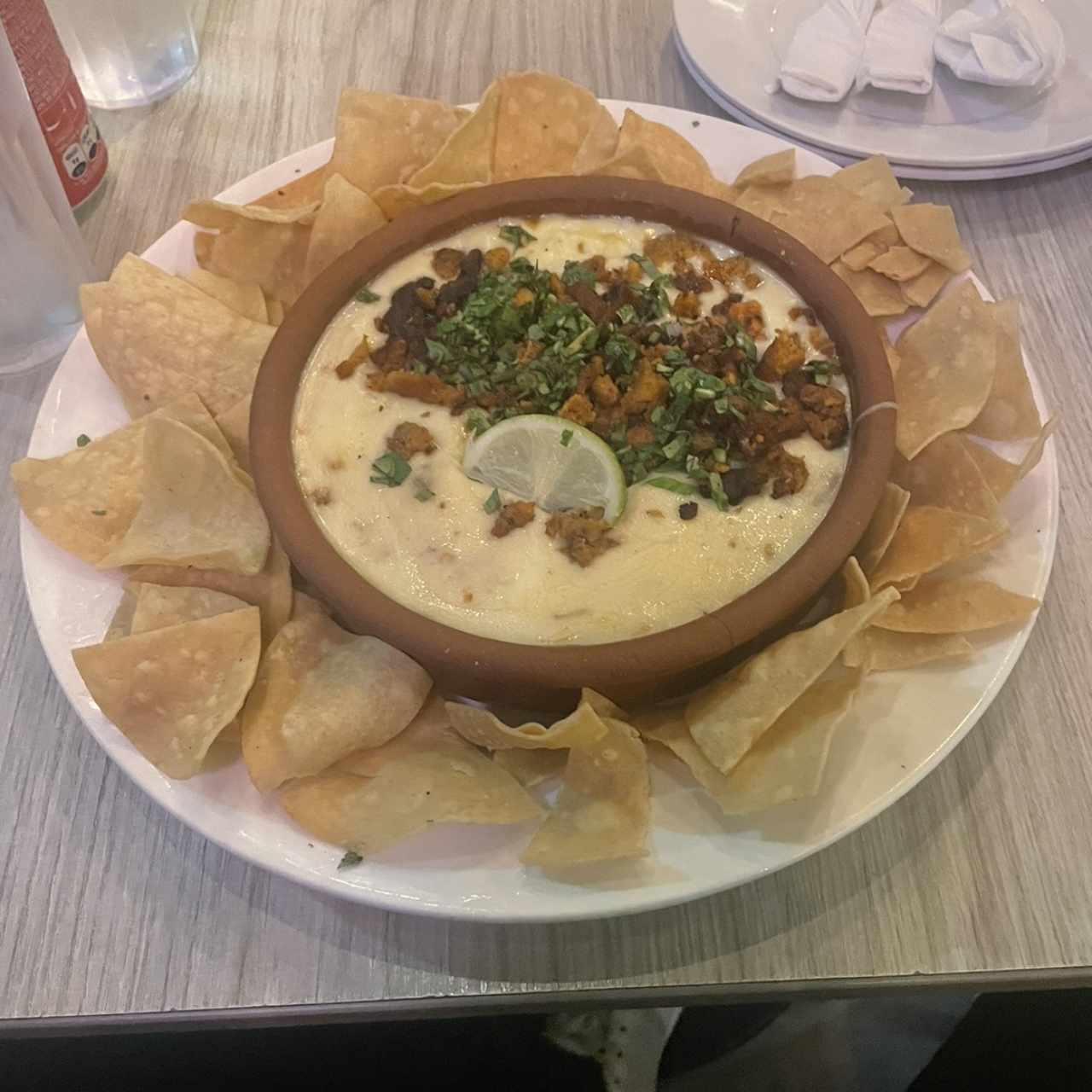 Queso fundido con chorizo