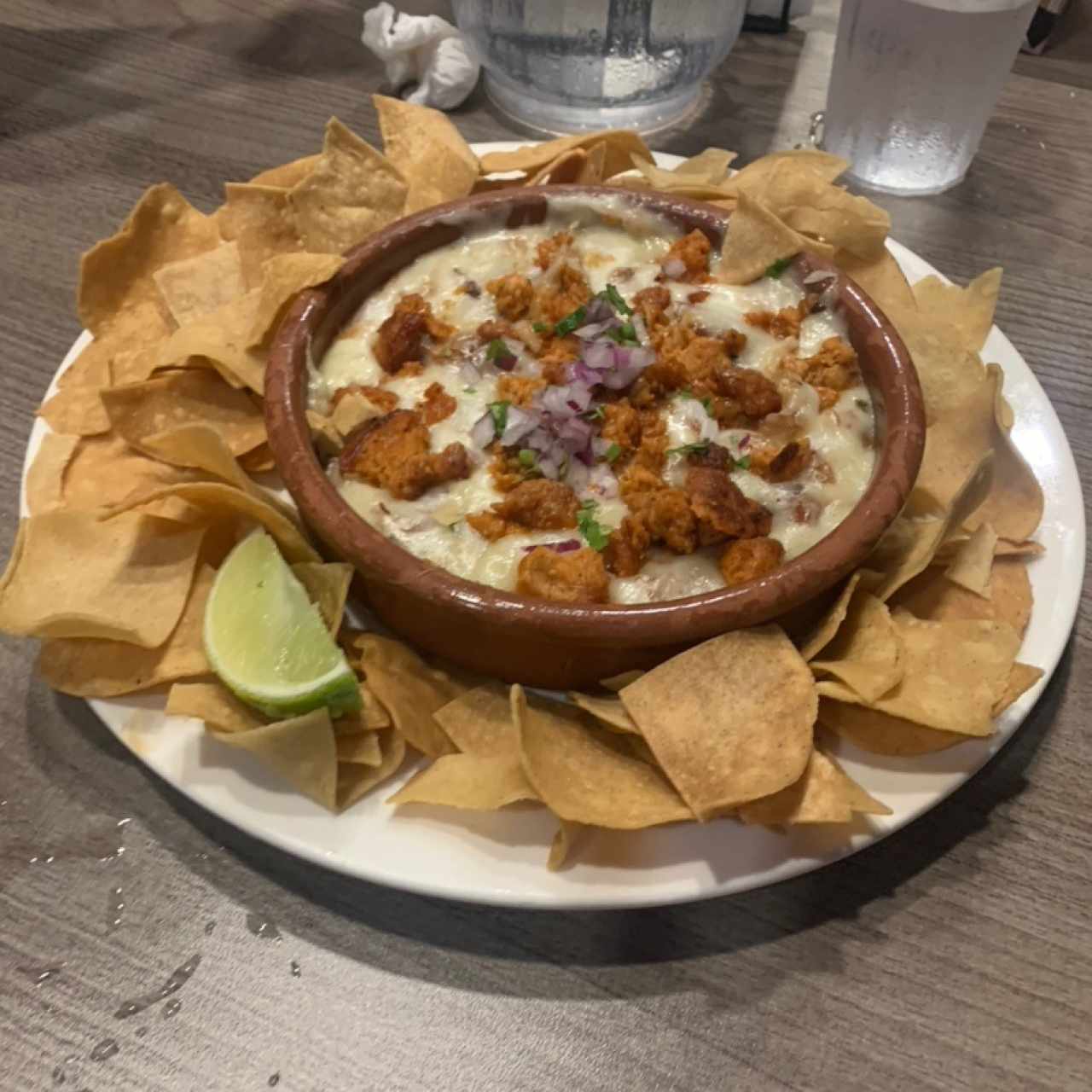 Queso fundido con chorizo