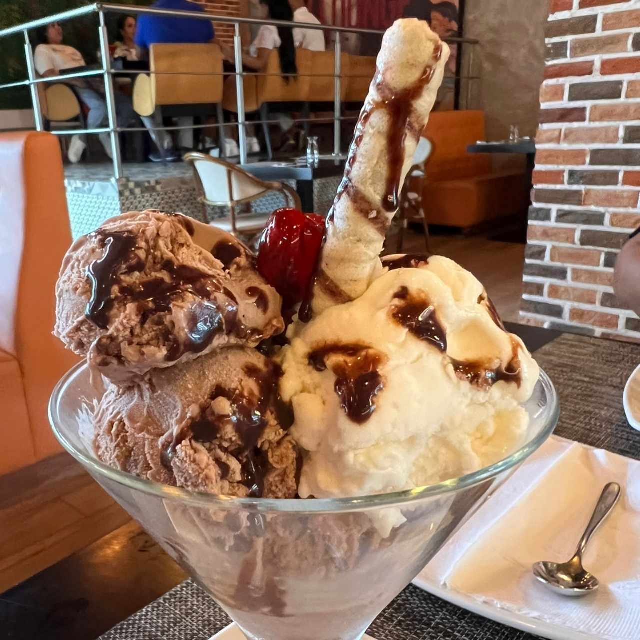 Helado de chocolate y vainilla