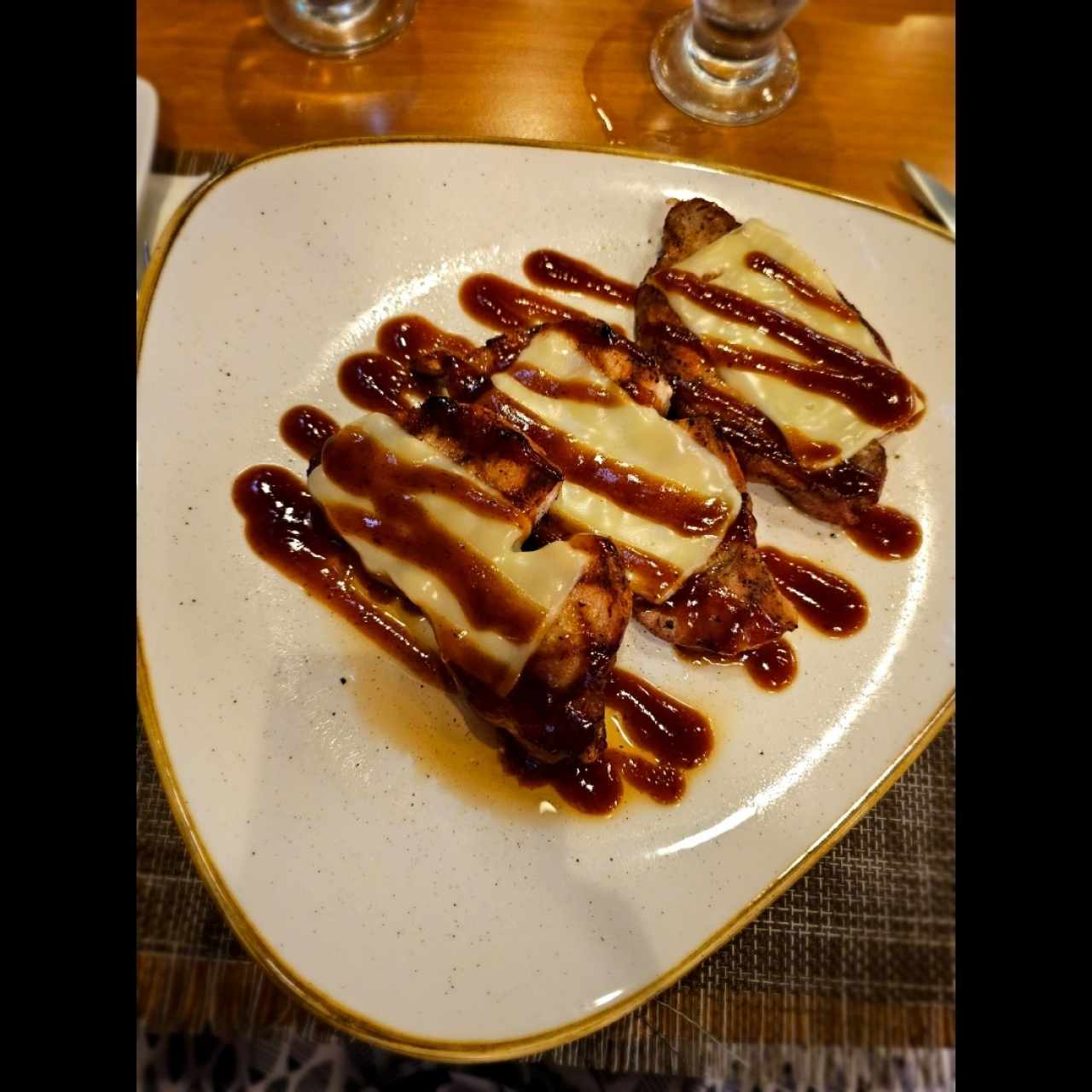 FILETE DE POLLO EN SALSA BBQ