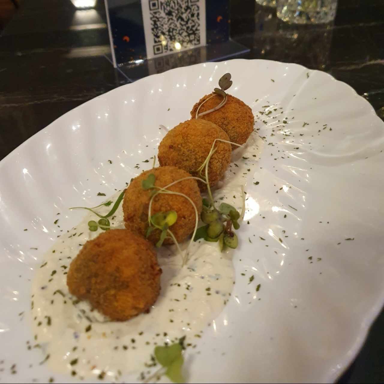 Entrada, Croquetas de plátano, yuca y queso