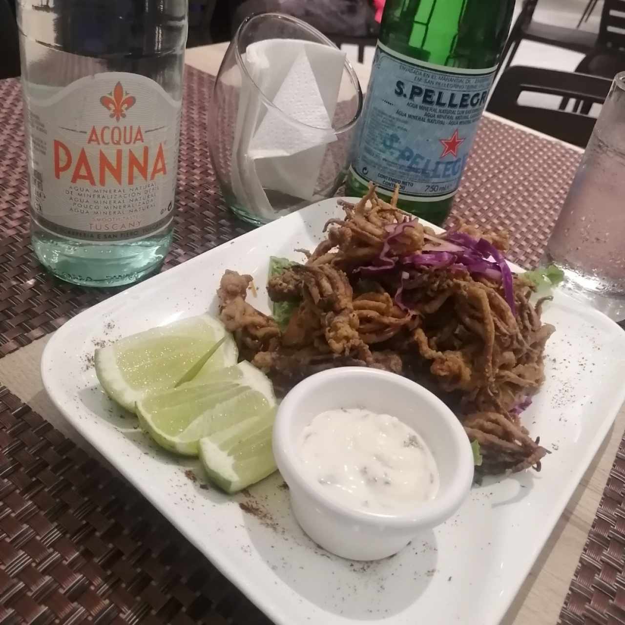 Unas Arañitas para empezar.  Acqua Panna o S. Pellegrino.  Tu decides 😁