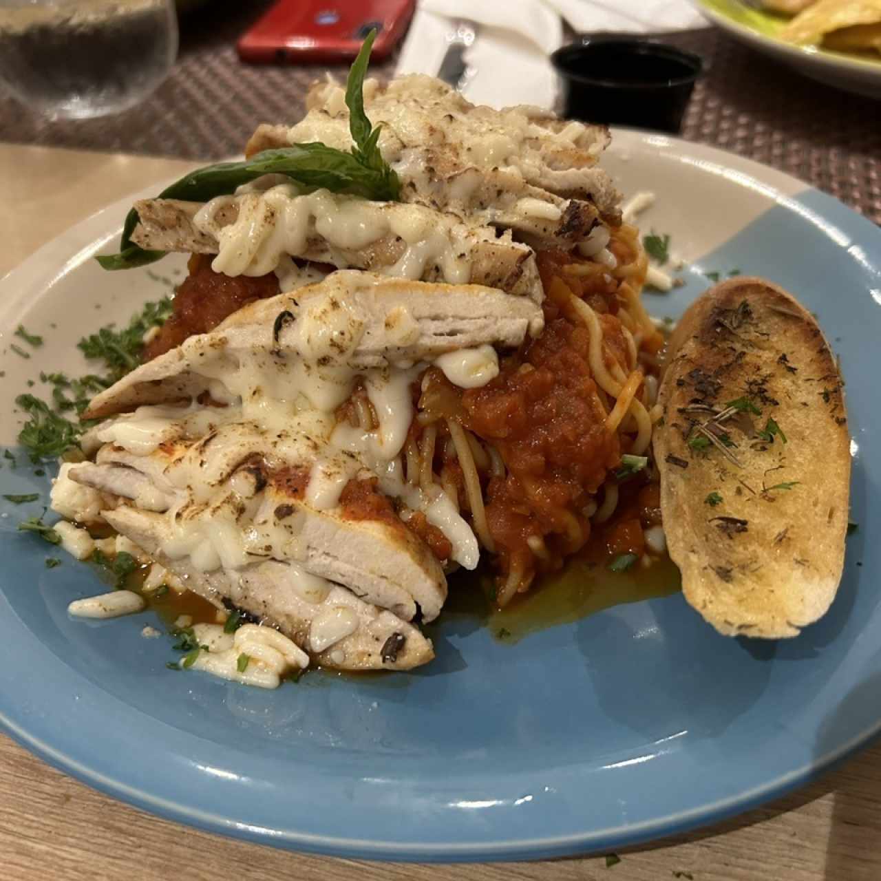 Spaguetti con pollo al pomodoro