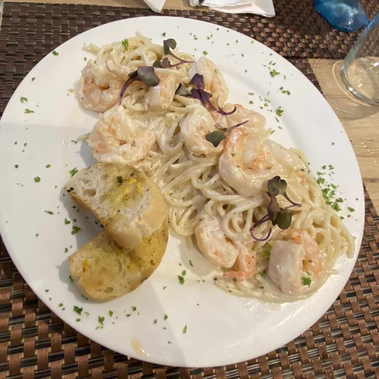 Spaghetti Alfredo de Camarones