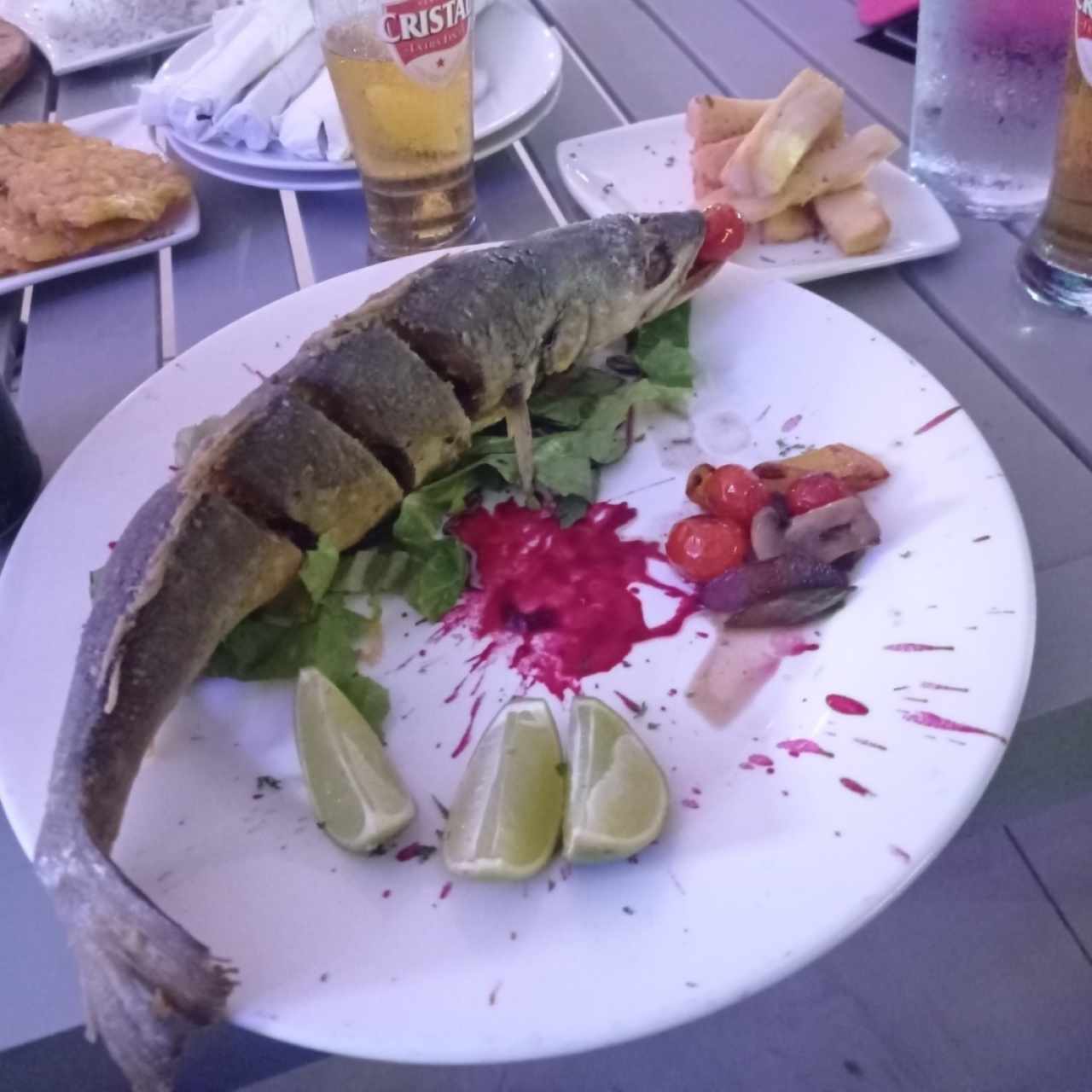 Mariscos - Corvina Frita Entera