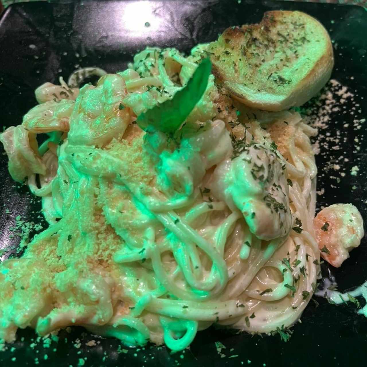 Spaghetti Alfredo de Camarones