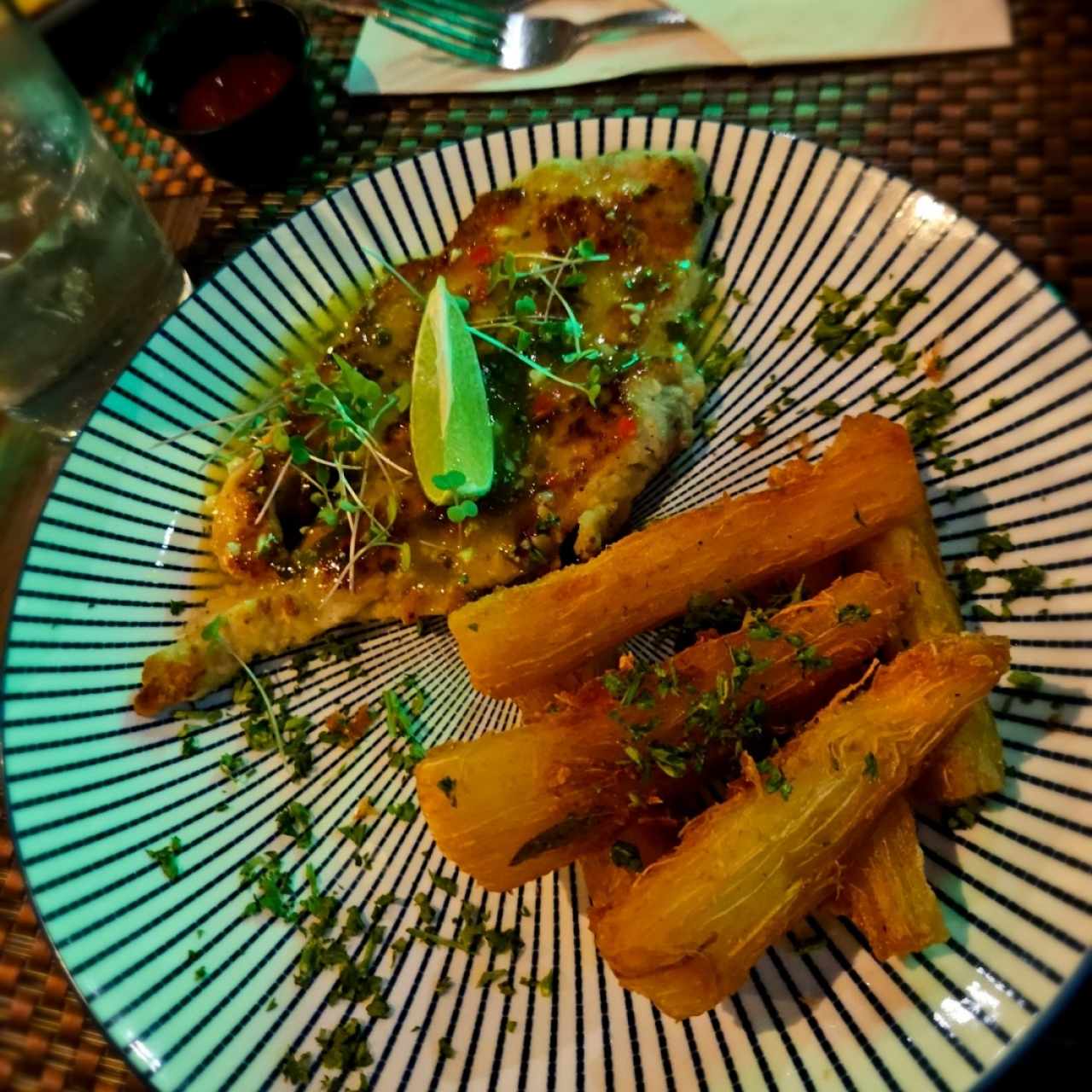 corvina a la plancha con yuquitas (trae algunas espinas)