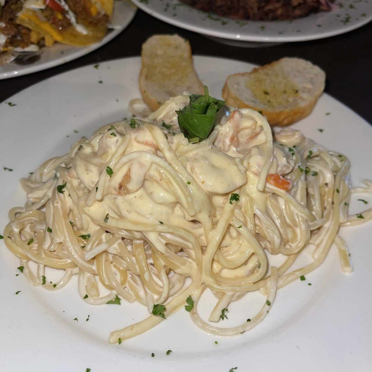 Fetuccini Pomodoro con pollo Gratinado