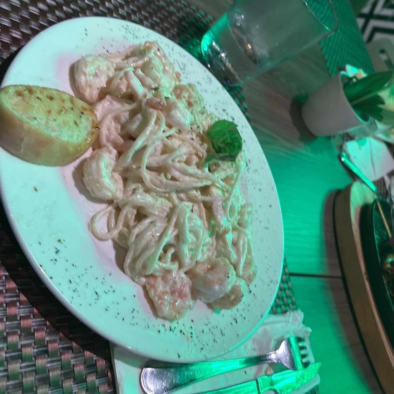 Spaghetti Alfredo de Camarones