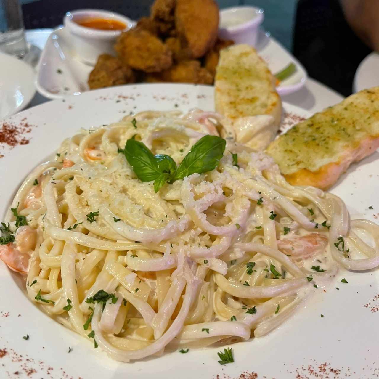 Spaghetti Alfredo de Camarones