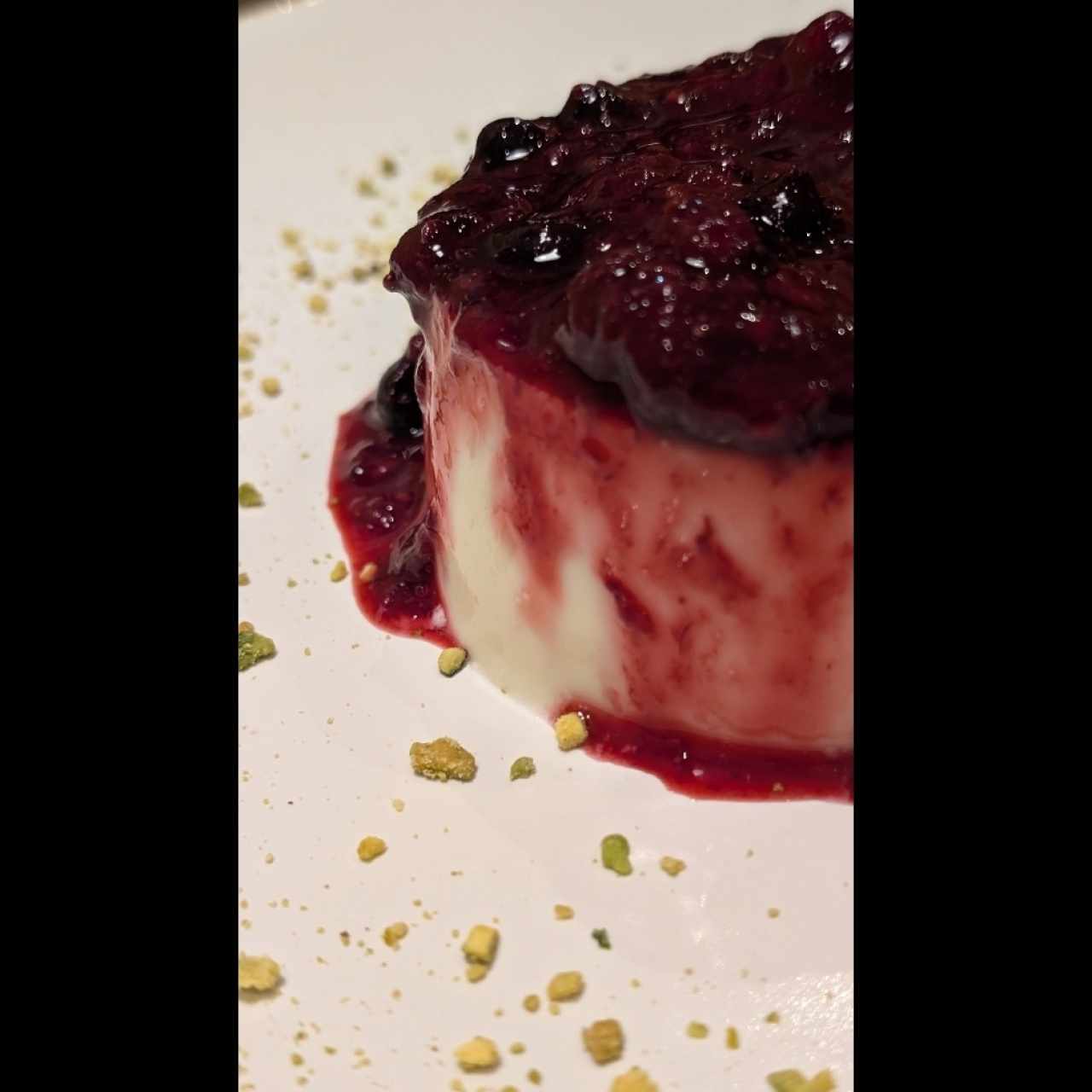 Panna cotta con frutos del bosque