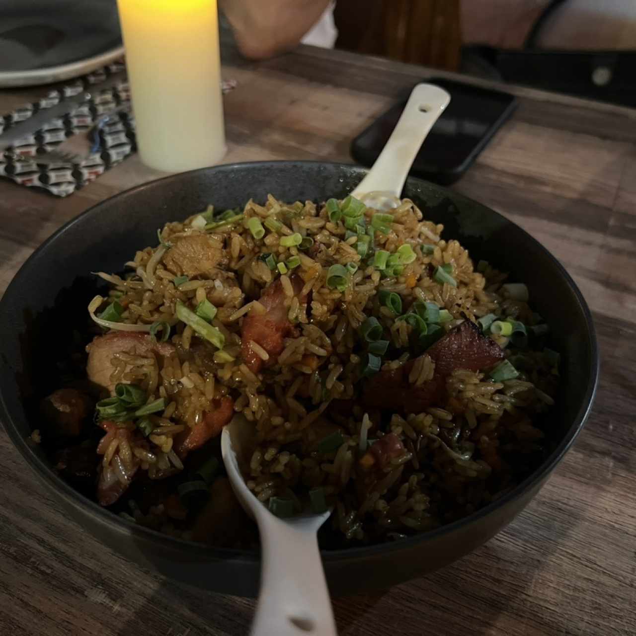 Arroz Oriental Tres Proteínas (Pollo, Carne y char siu)