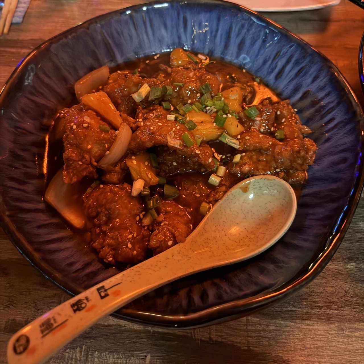 Cerdo Agridulce Con Vegetales y Medialunas de piña