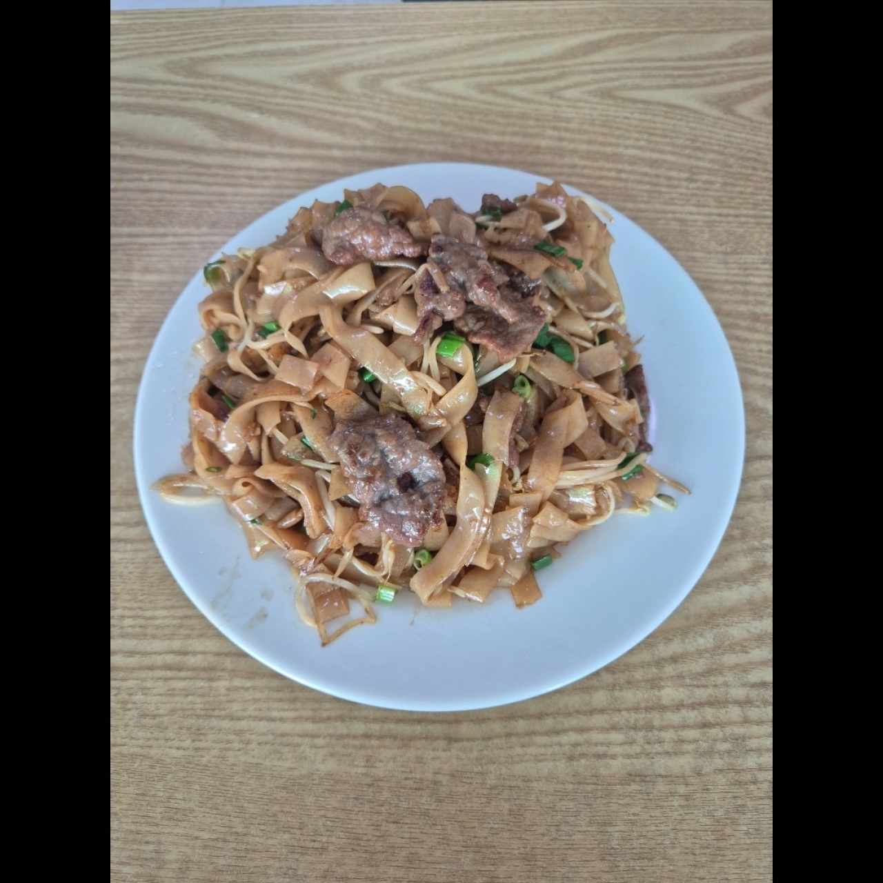 Tallarines de Arroz Salteado con Carne