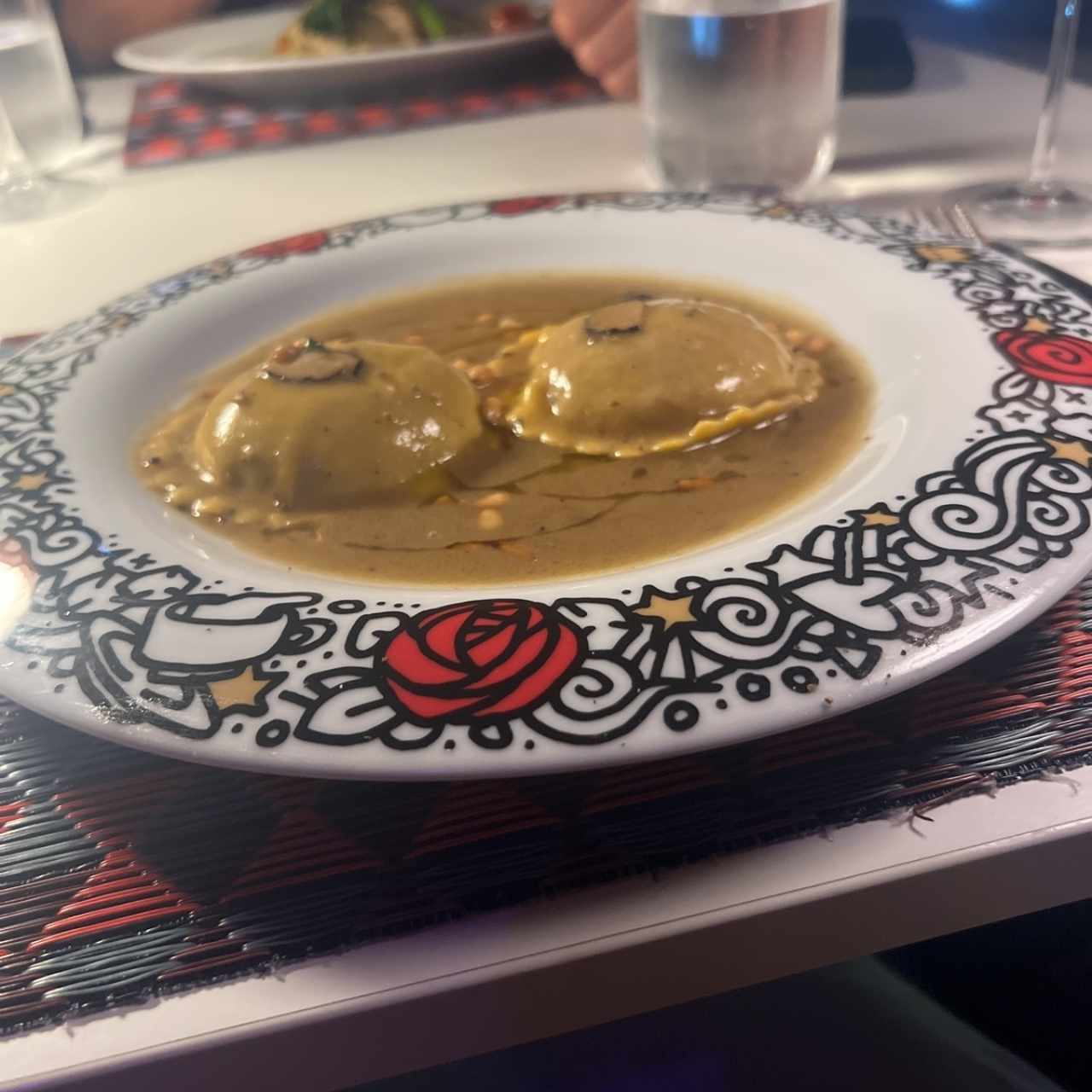 Raviolli Tondi de Hongos y Escargots