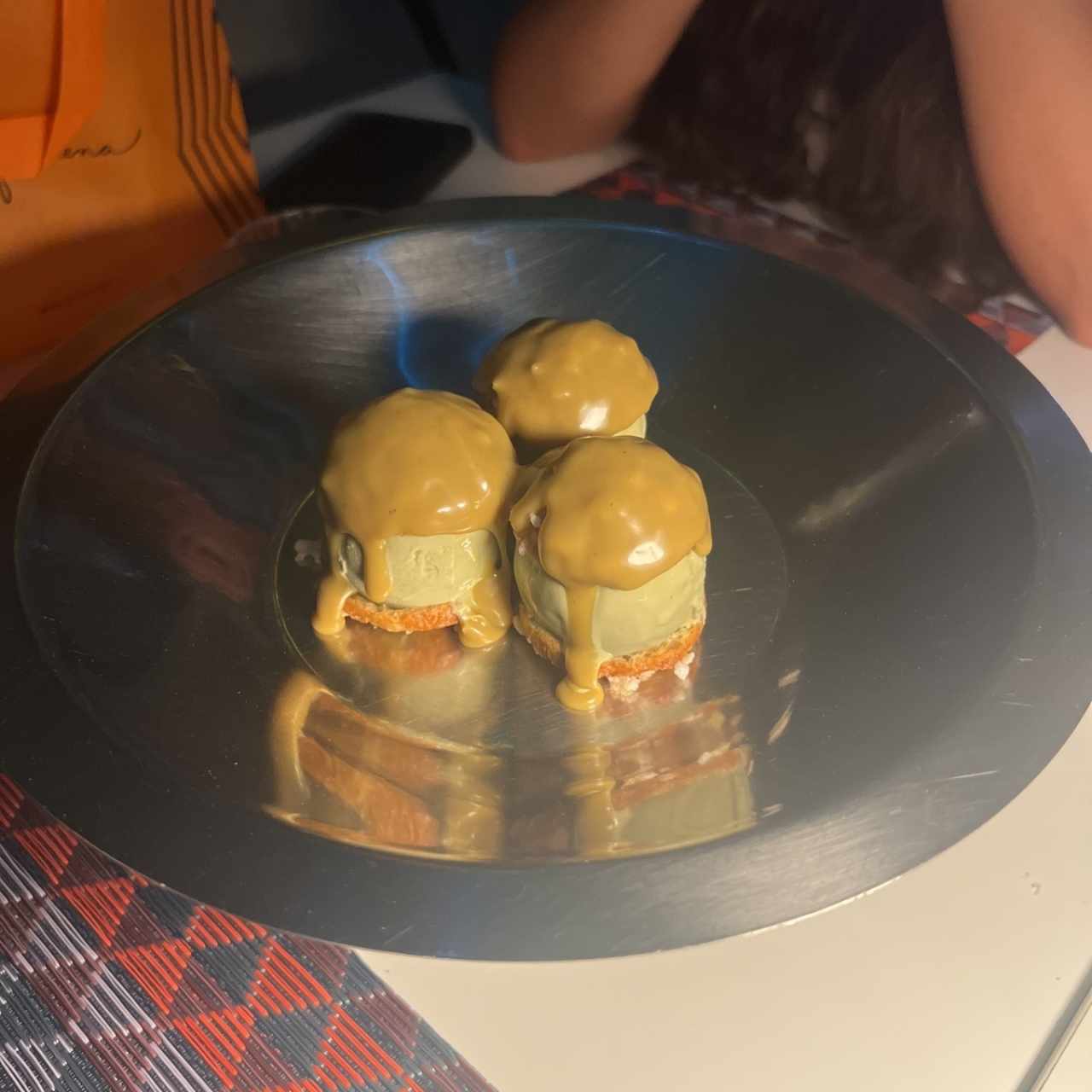 DOLCI - Pistacchio Profiteroles