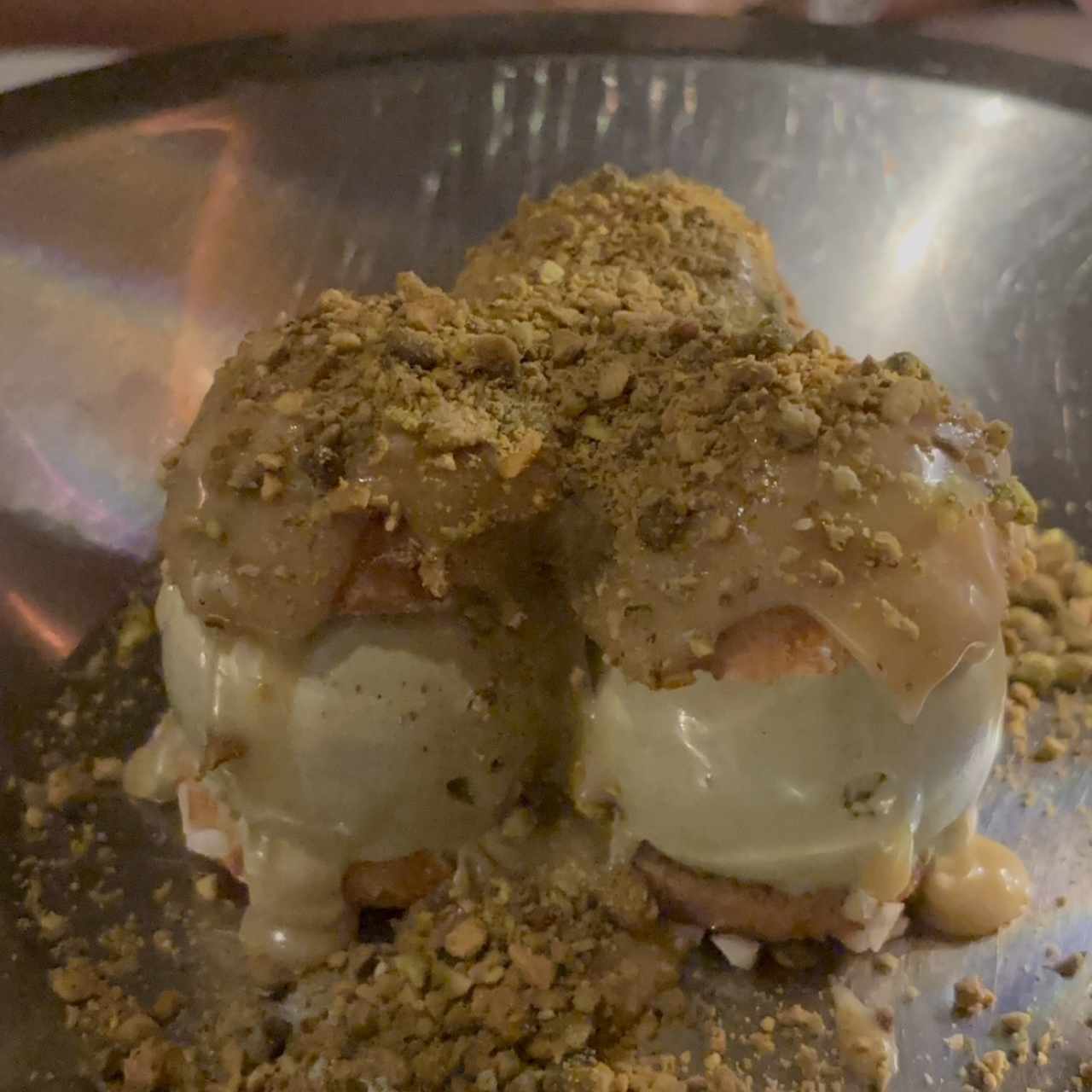 DOLCI - Pistacchio Profiteroles