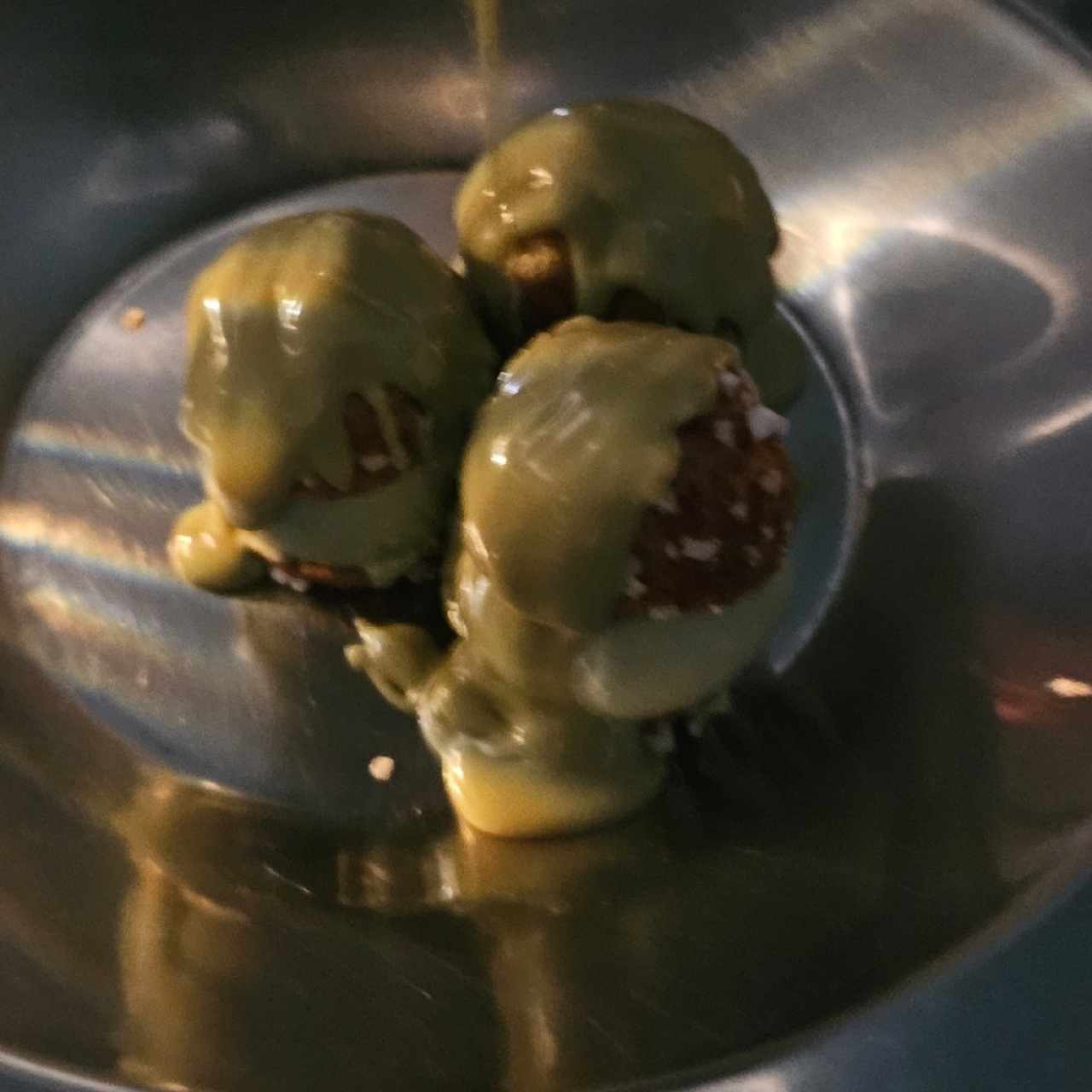 DOLCI - Pistacchio Profiteroles