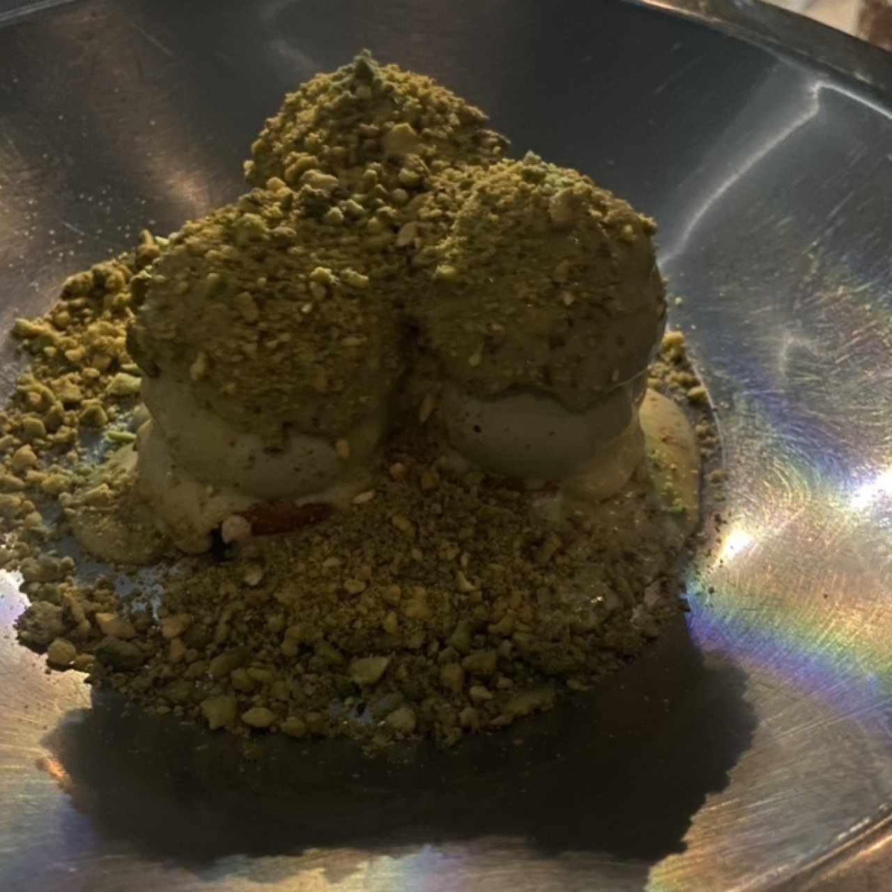 DOLCI - Pistacchio Profiteroles