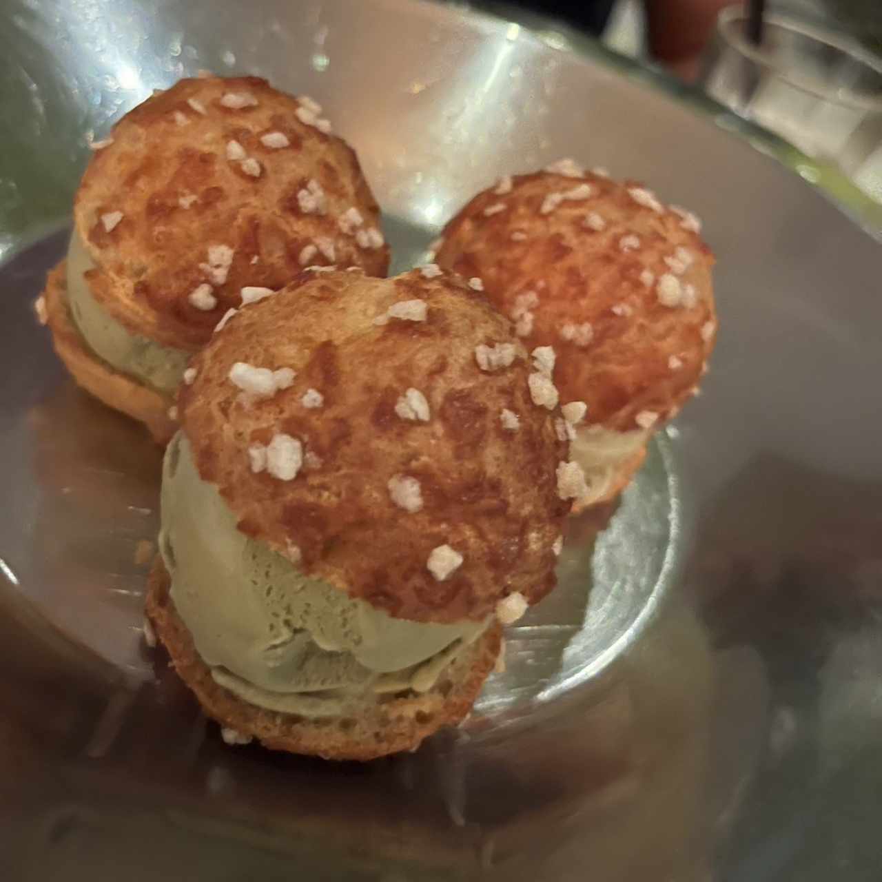 Profiteroles de pistacho