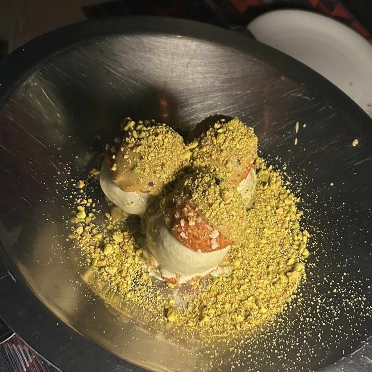 DOLCI - Pistacchio Profiteroles