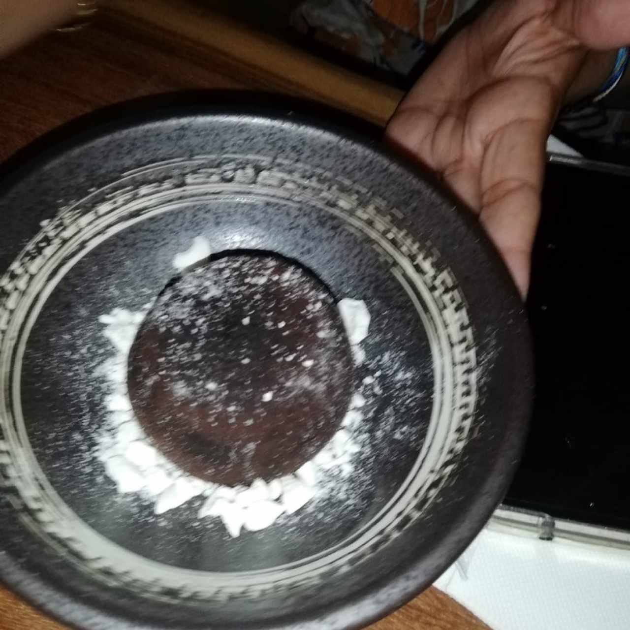 VOLCAN DE CHOCOLATE ACOMPAÑADO DE MEZCAL Y HELADO DE VAINILLA