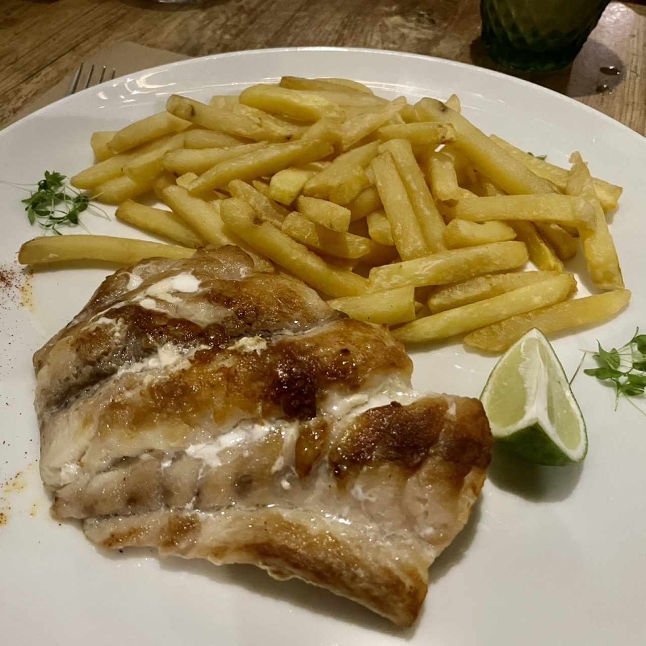 Pesca del dia (Pargo rojo y papas fritas)