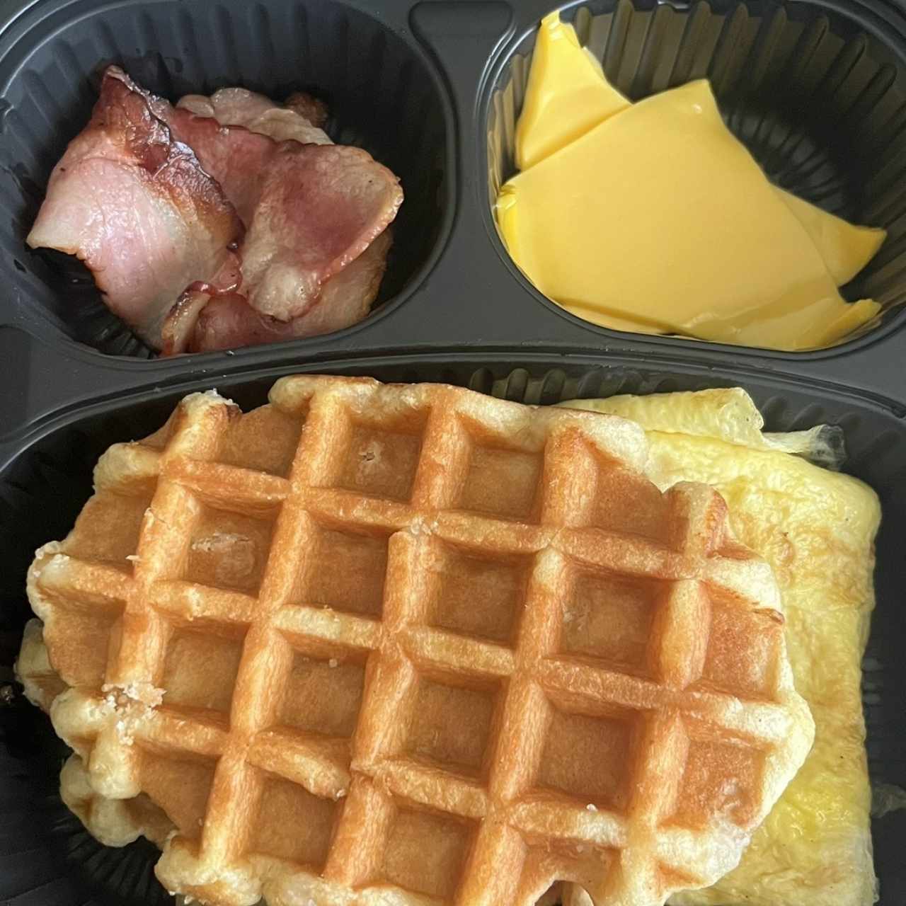 Waffles con Jamón y Queso