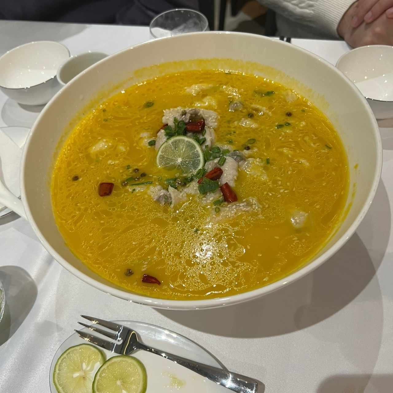 Filete de Pescado con Sopa Dorado/Encurtido Chino