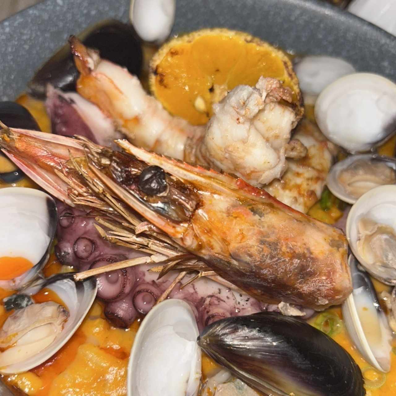 NUESTROS FAVORITOS - CAZUELA DE MARISCOS