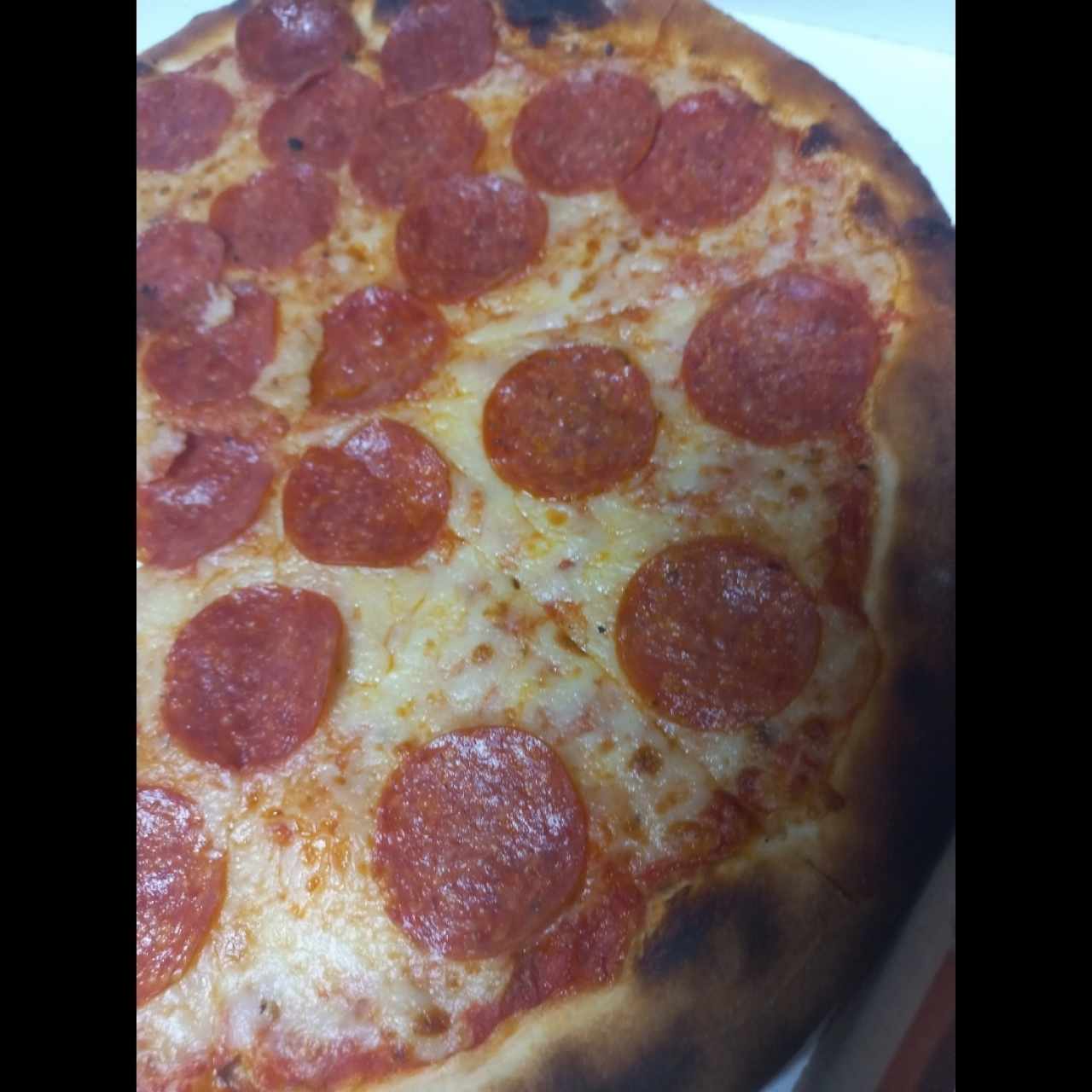 Pizze / Pizzas - Pizza Pepperoni Americano