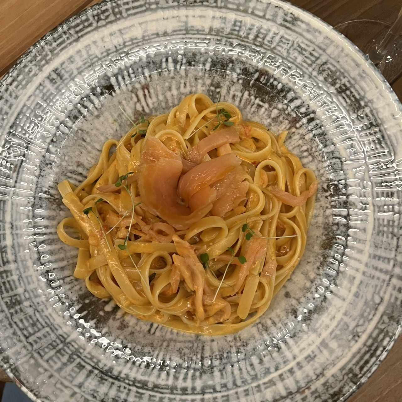 Fettucine alla Crema Rosa di Salmone e Vodka