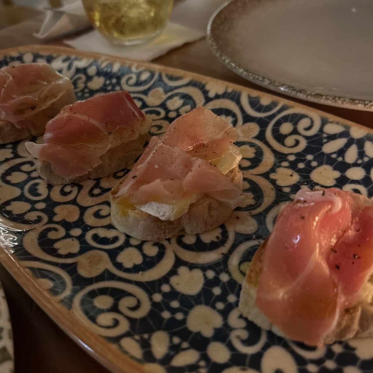 Crostini Prosciutto e Brie