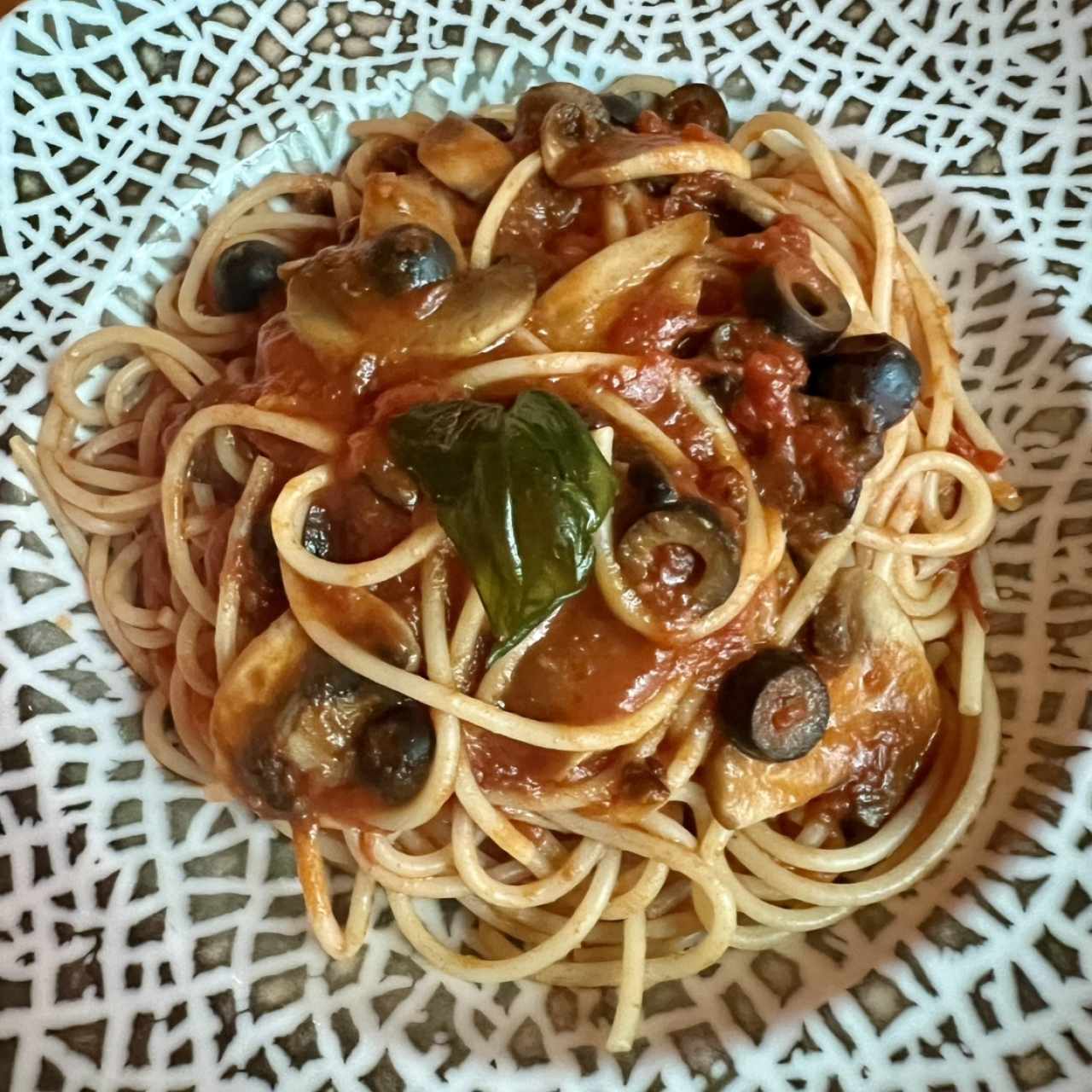 Pasta especial Vegana, hongos y aceitunas.