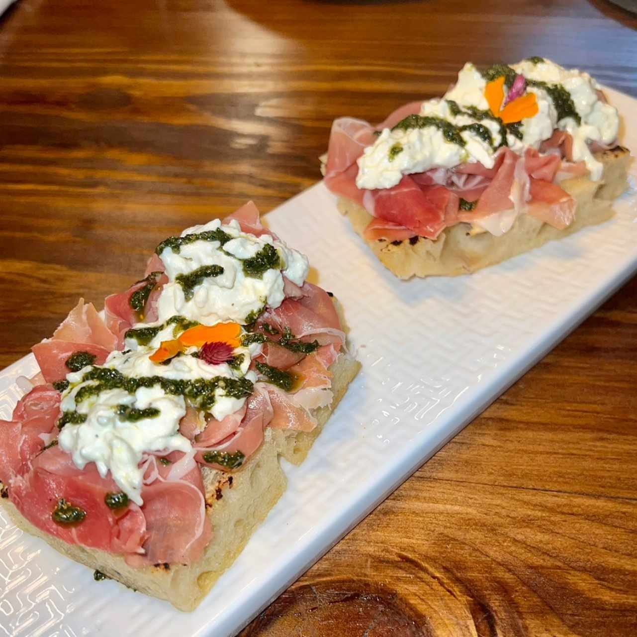 Brusquetas de Prosciutto y Burrata