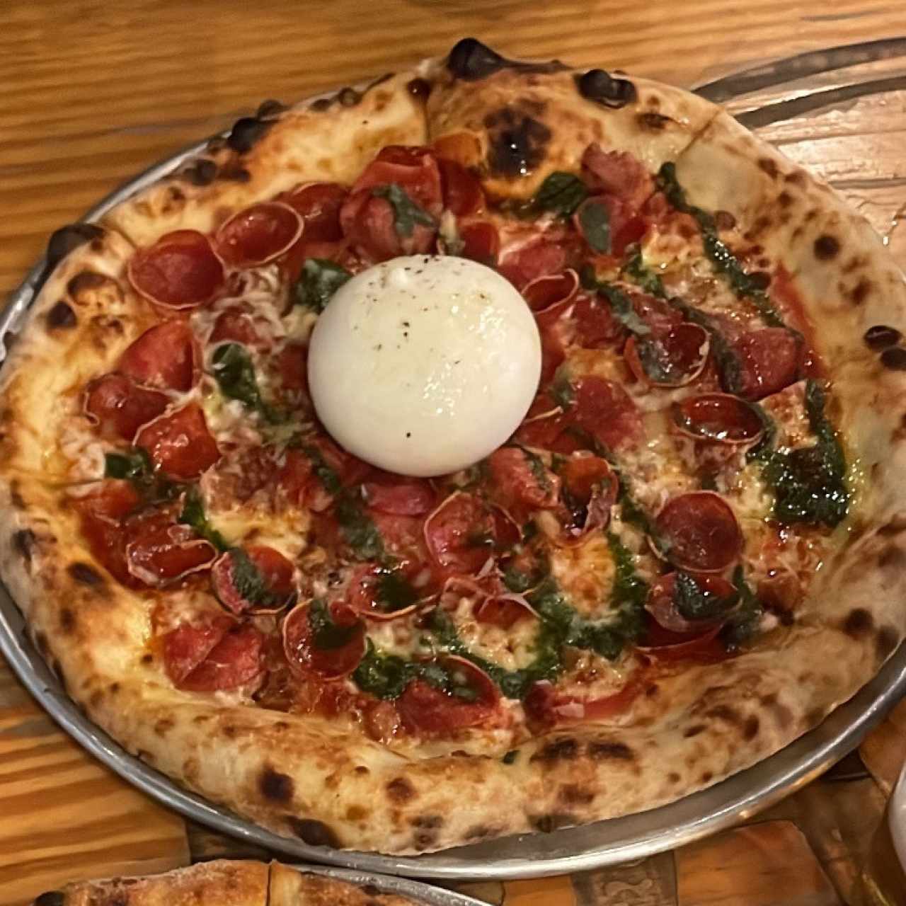 LA OG (Pepperoni, Bacon, Parmesano, Mozarella, Miel picante, Pesto y burrata)