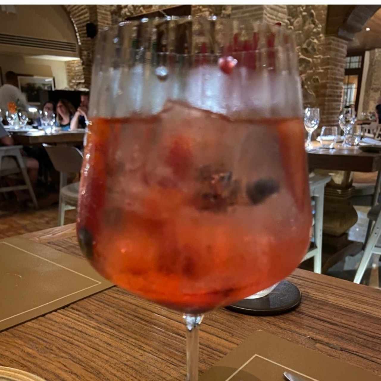 Gin con frutos rojos