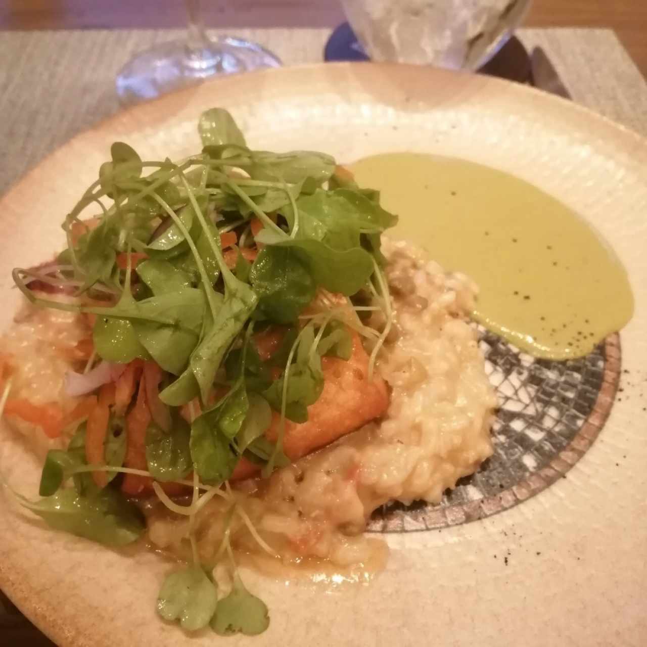 Salmón con risotto de lentejas