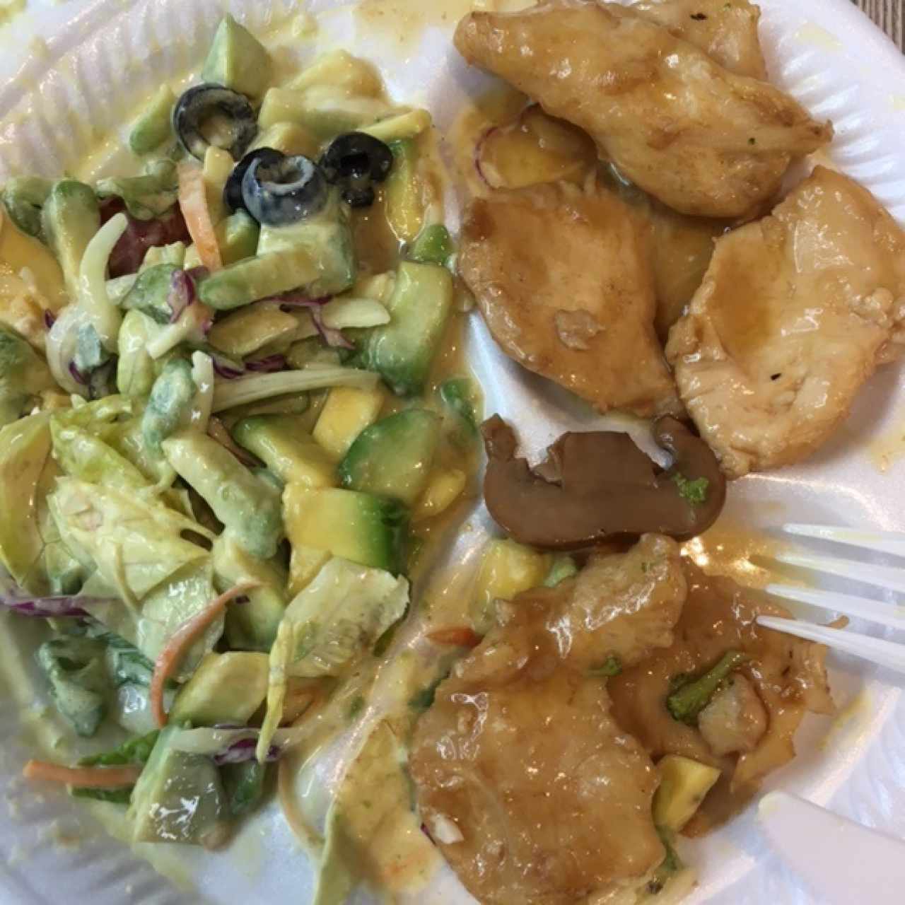 Ensalada de aguacate y pollo