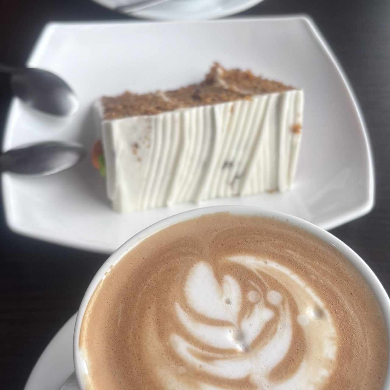 Cappucino y dulce de zanahoriaq