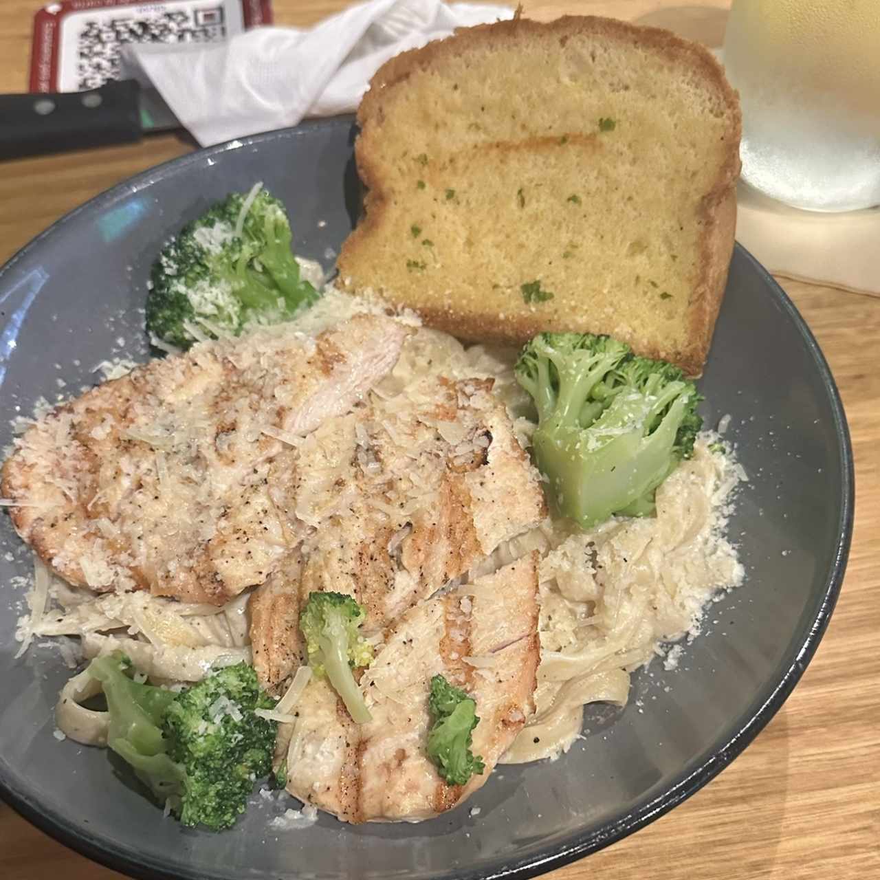 Chicken & Broccoli Alfredo Pasta