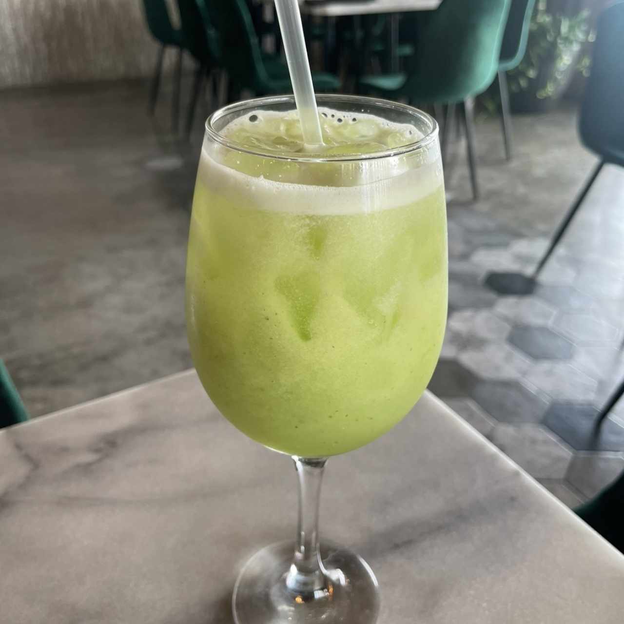 Agua de pepino y limón