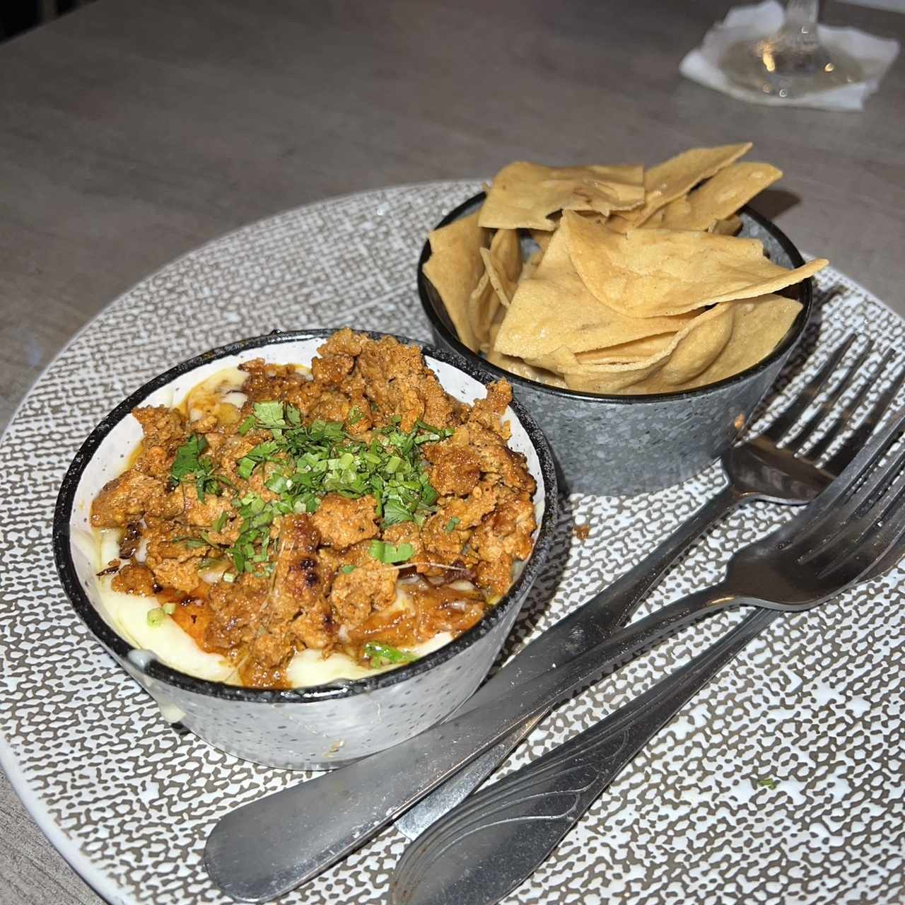 Queso Fundido con Chorizo