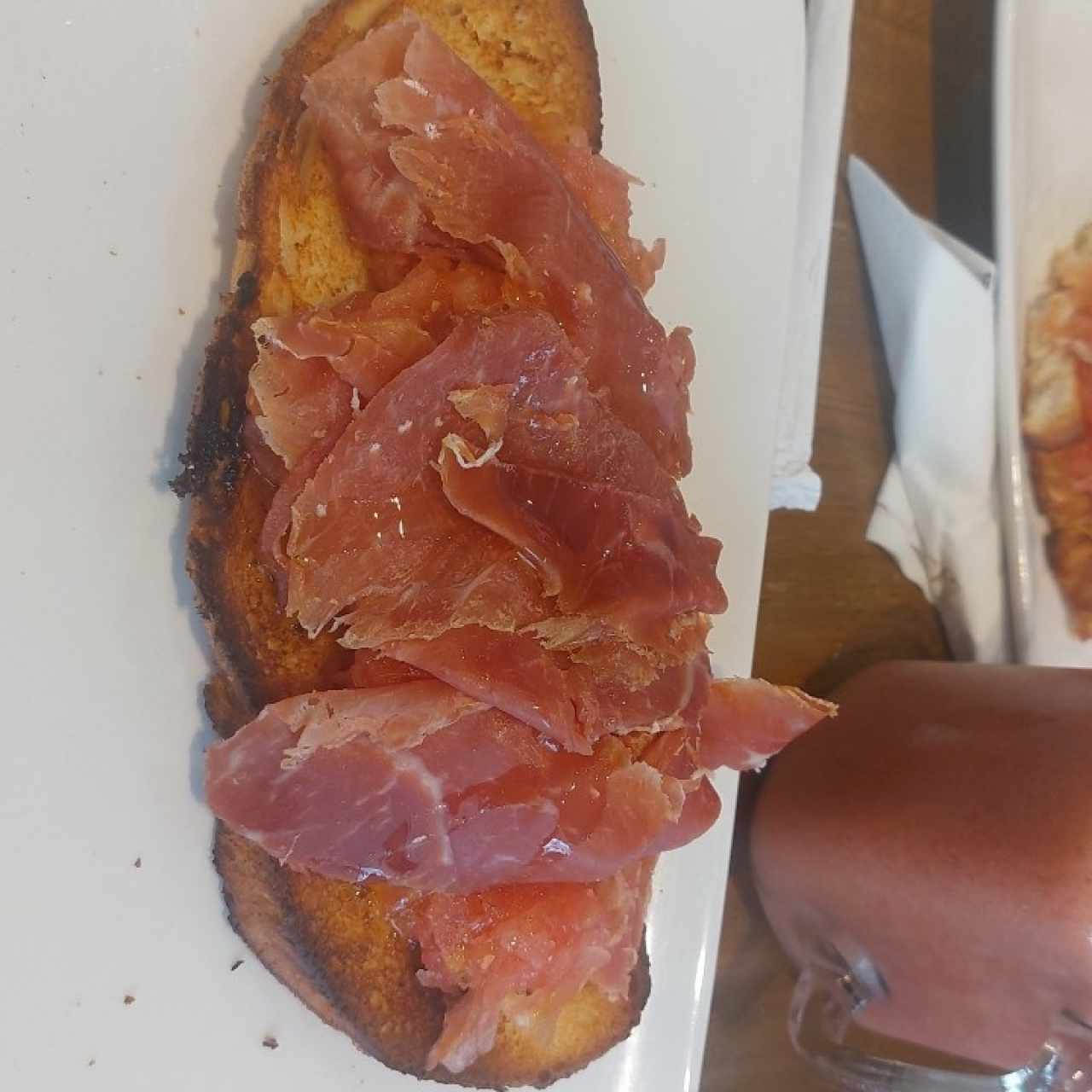 Tostada de Jamón Serrano y Tomate